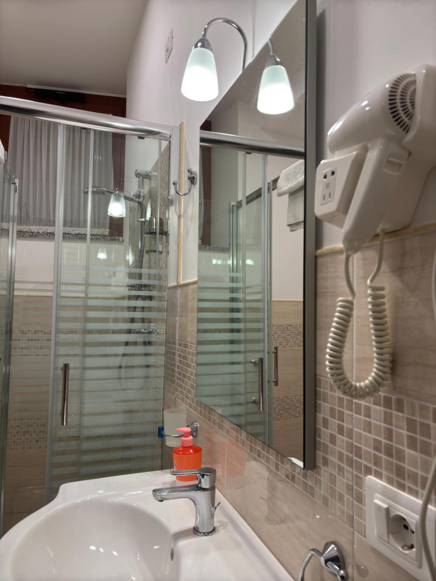 Serena Rooms Solofra Luaran gambar
