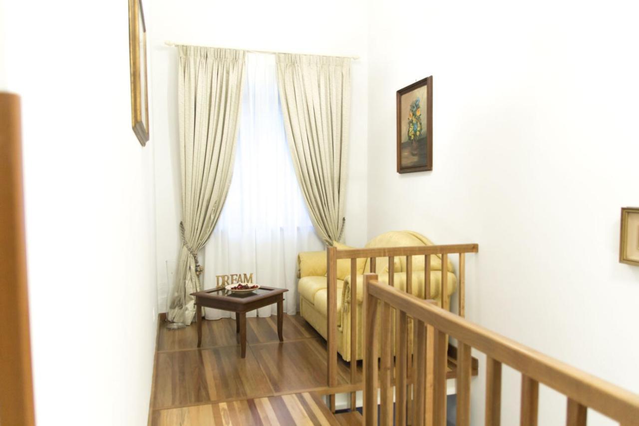 Serena Rooms Solofra Luaran gambar